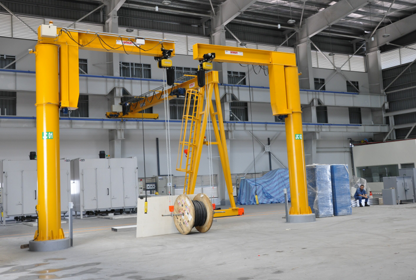 冠航進口歐式起重電葫蘆在電纜車間作業(yè)中